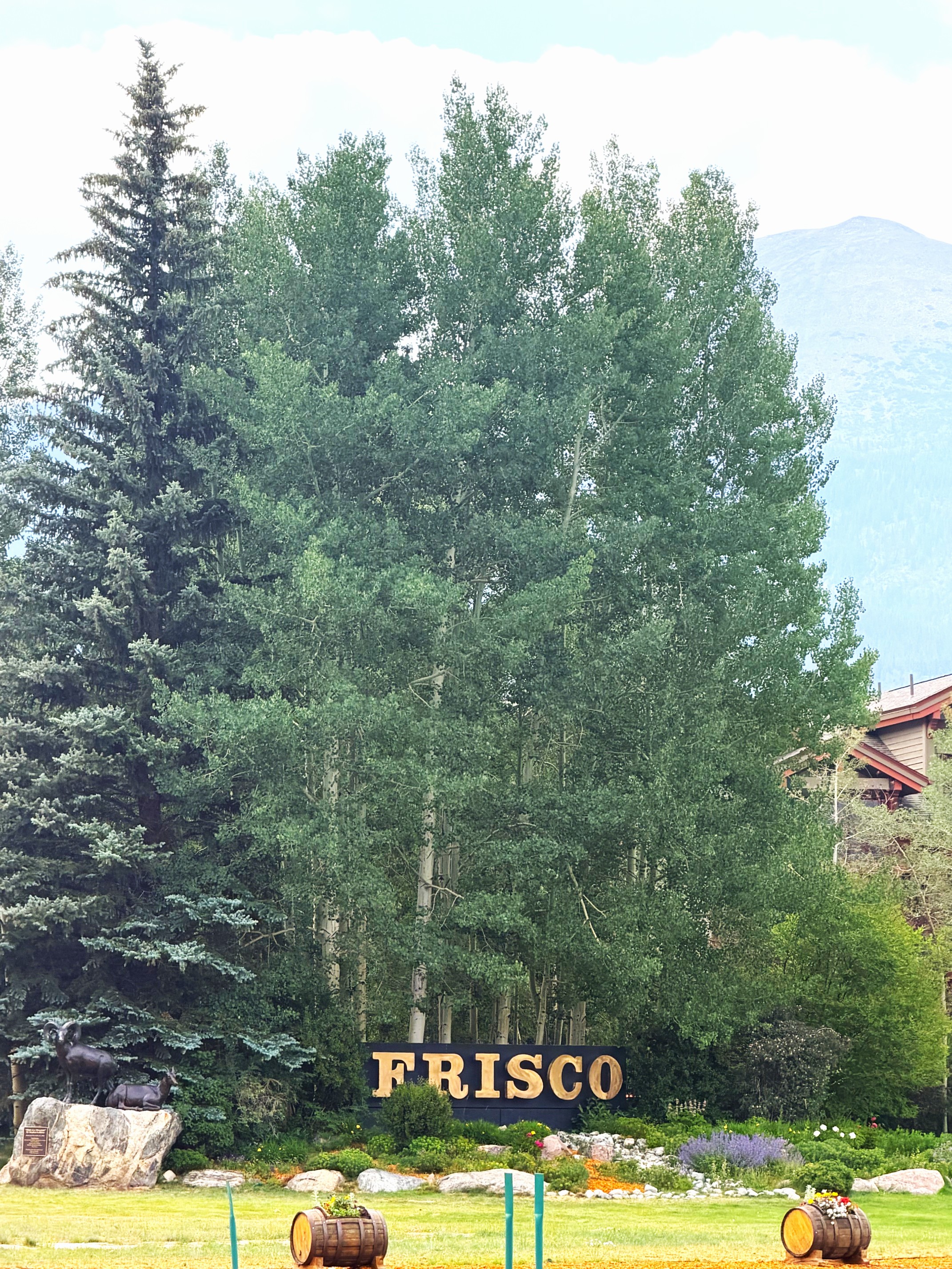 Frisco town sign during the summer months.